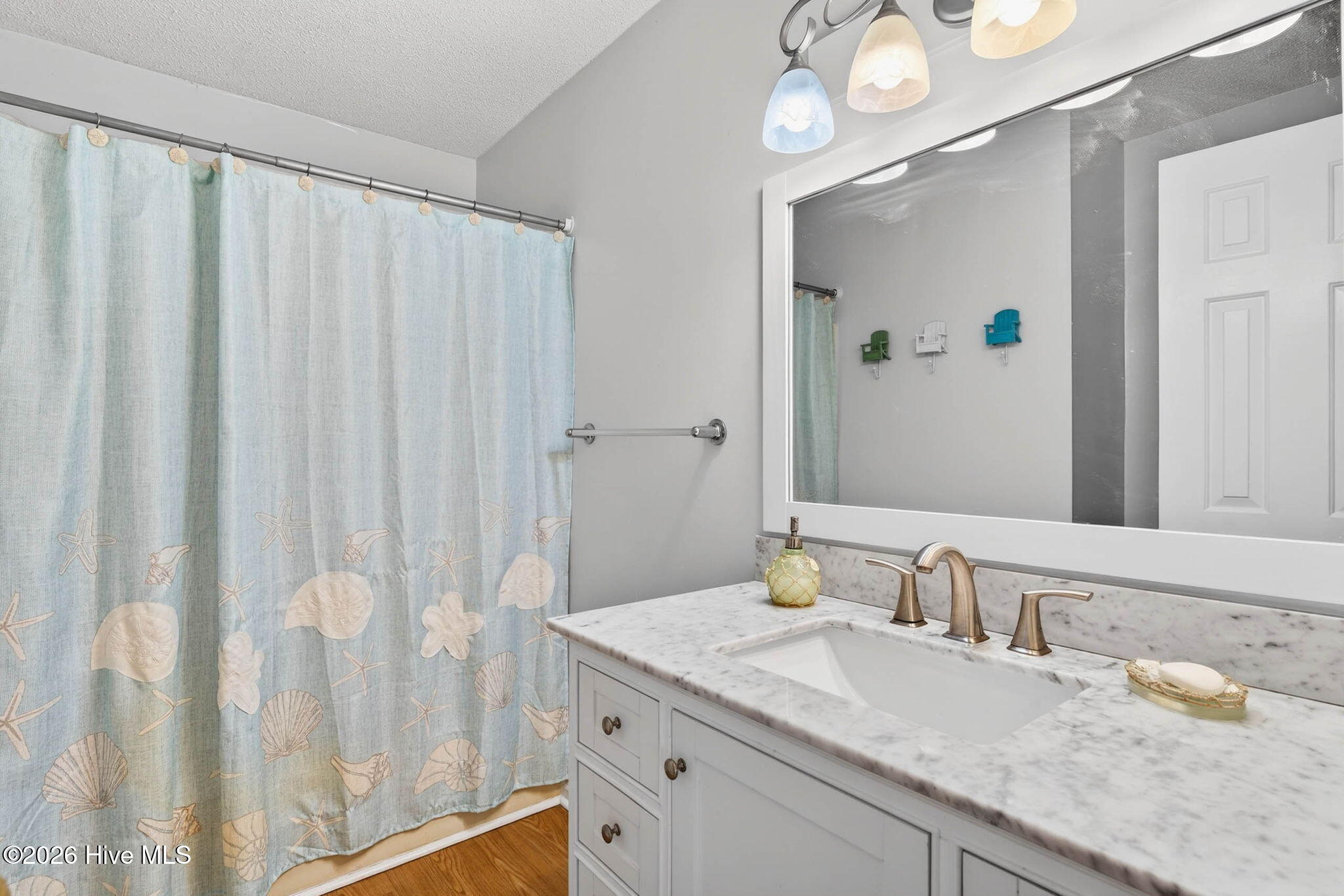 1206 N Shore Drive W