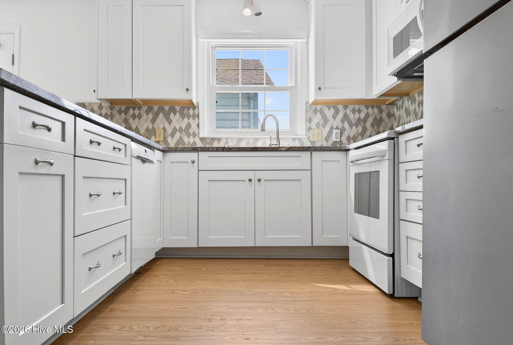 1206 N Shore Drive W