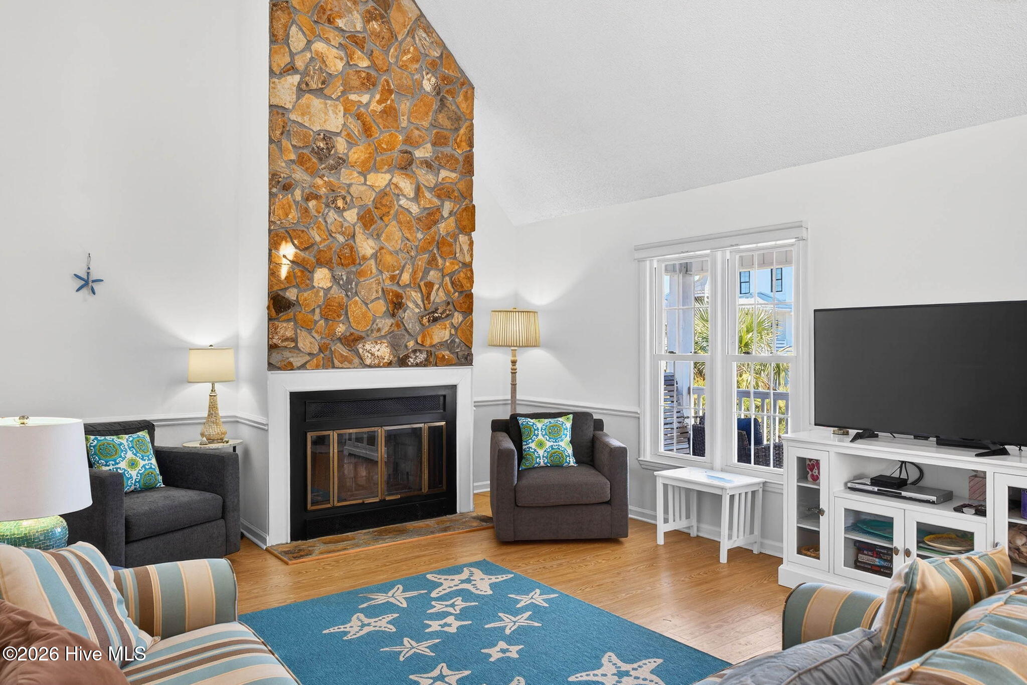 1206 N Shore Drive W