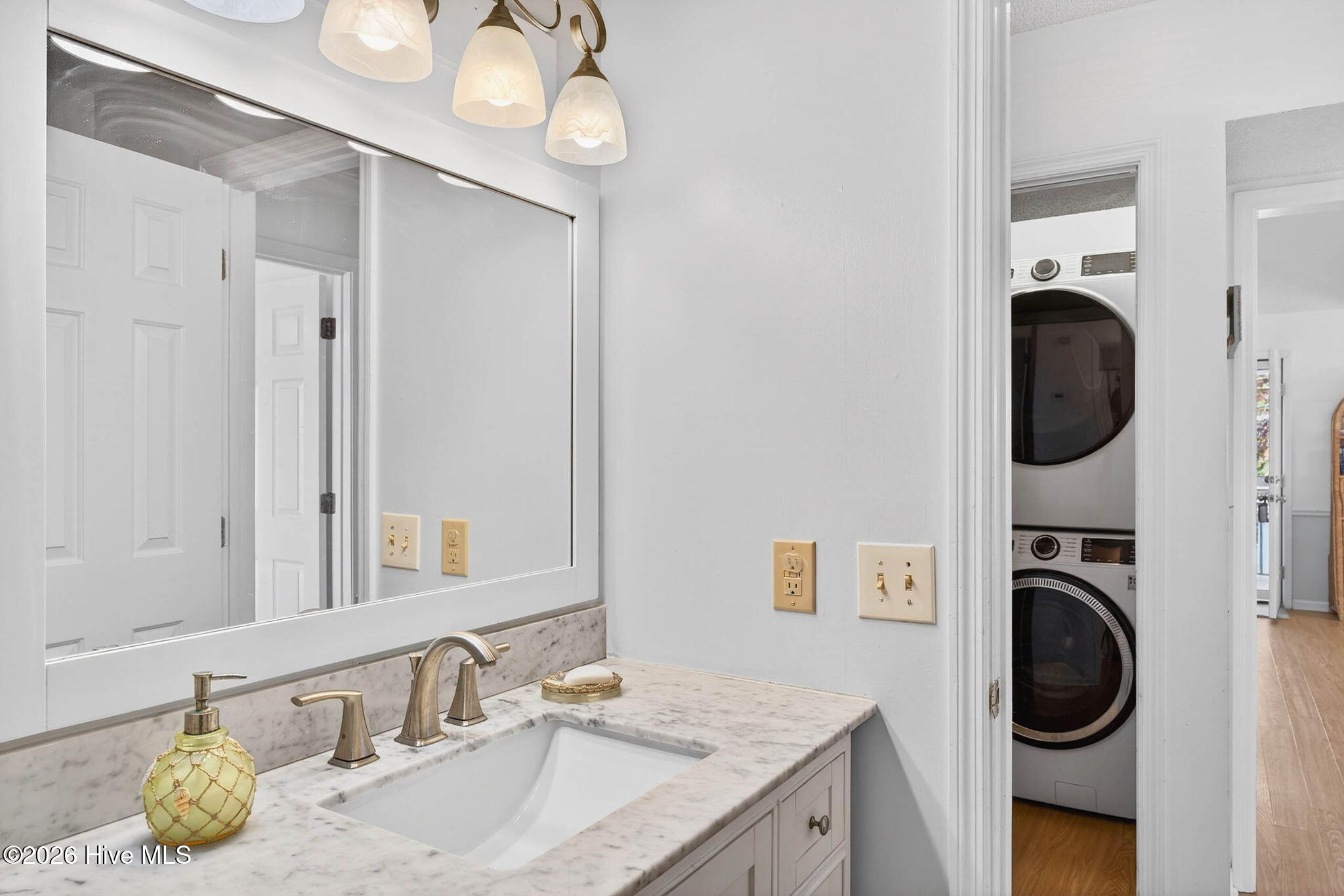 1206 N Shore Drive W