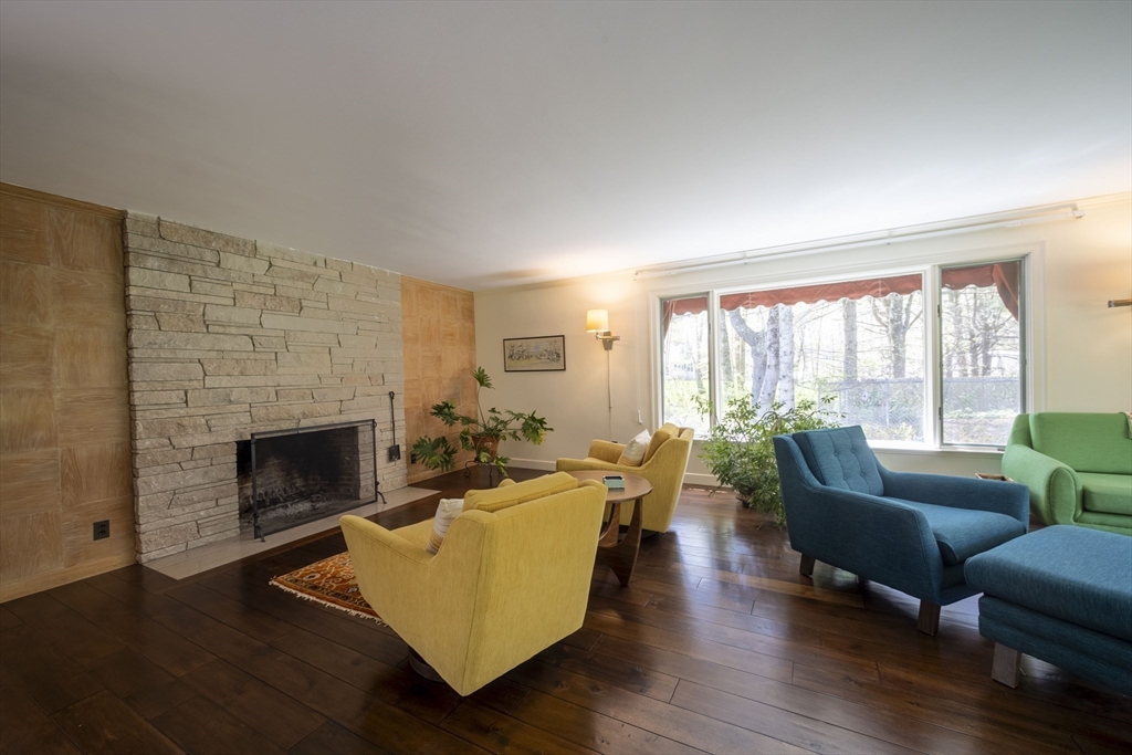 25 Barberry Ln