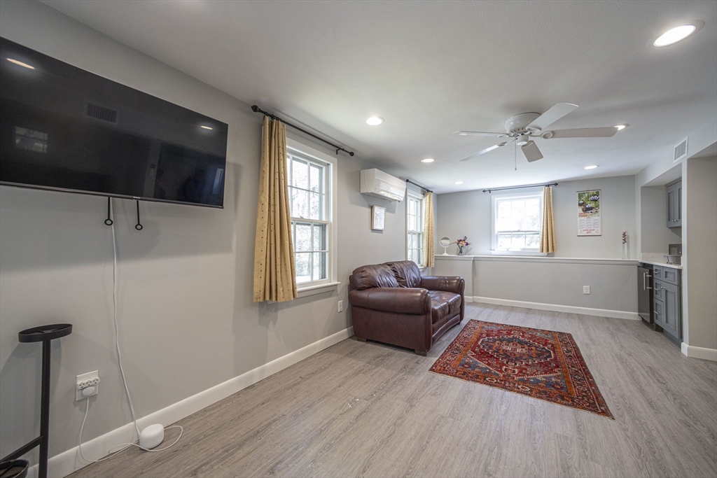 25 Barberry Ln