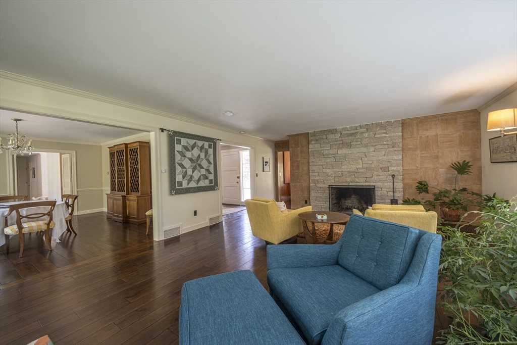 25 Barberry Ln