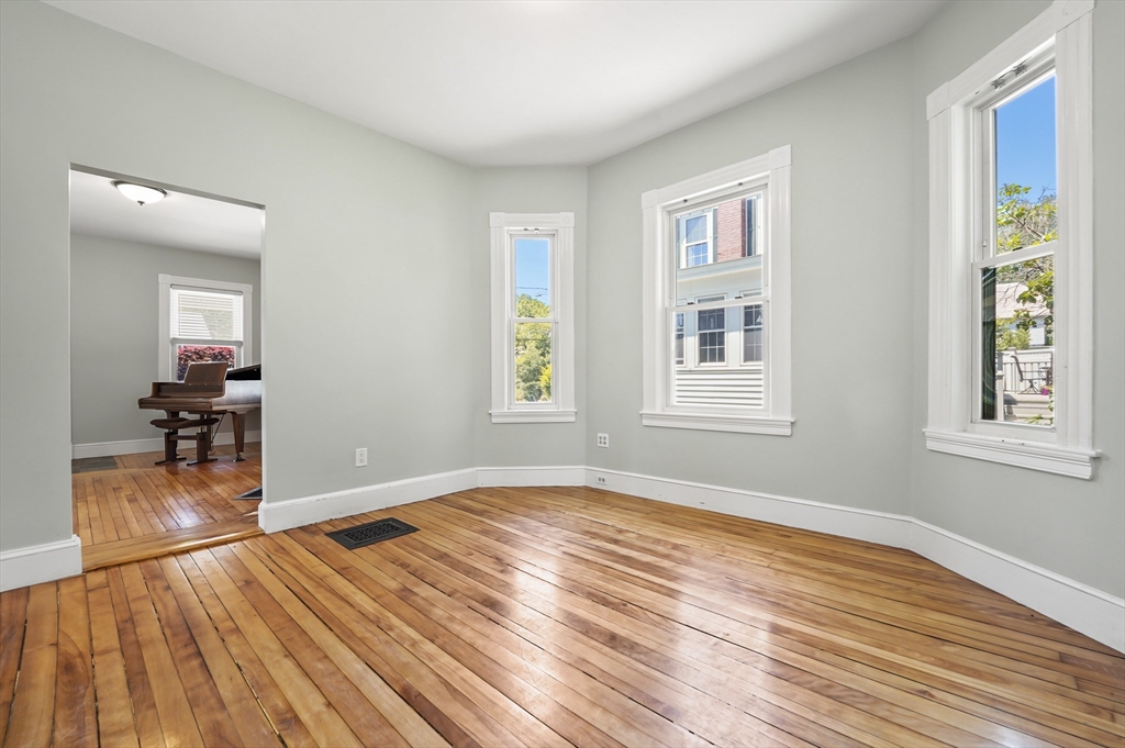 250 Wentworth Avenue