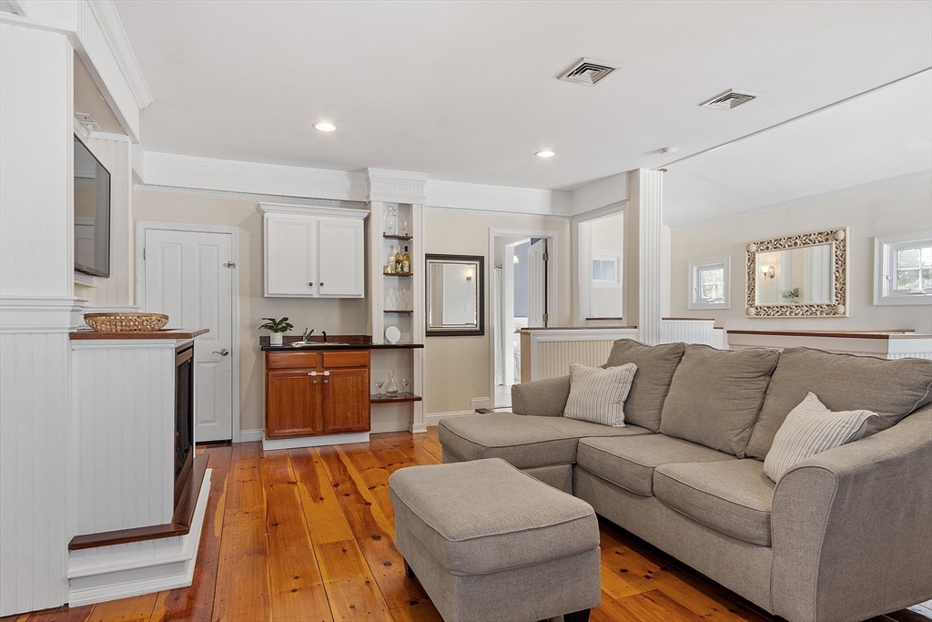 1 Huntington Ave # 7