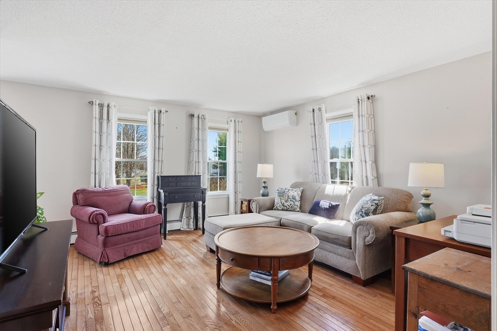 44 Wilshire Circle