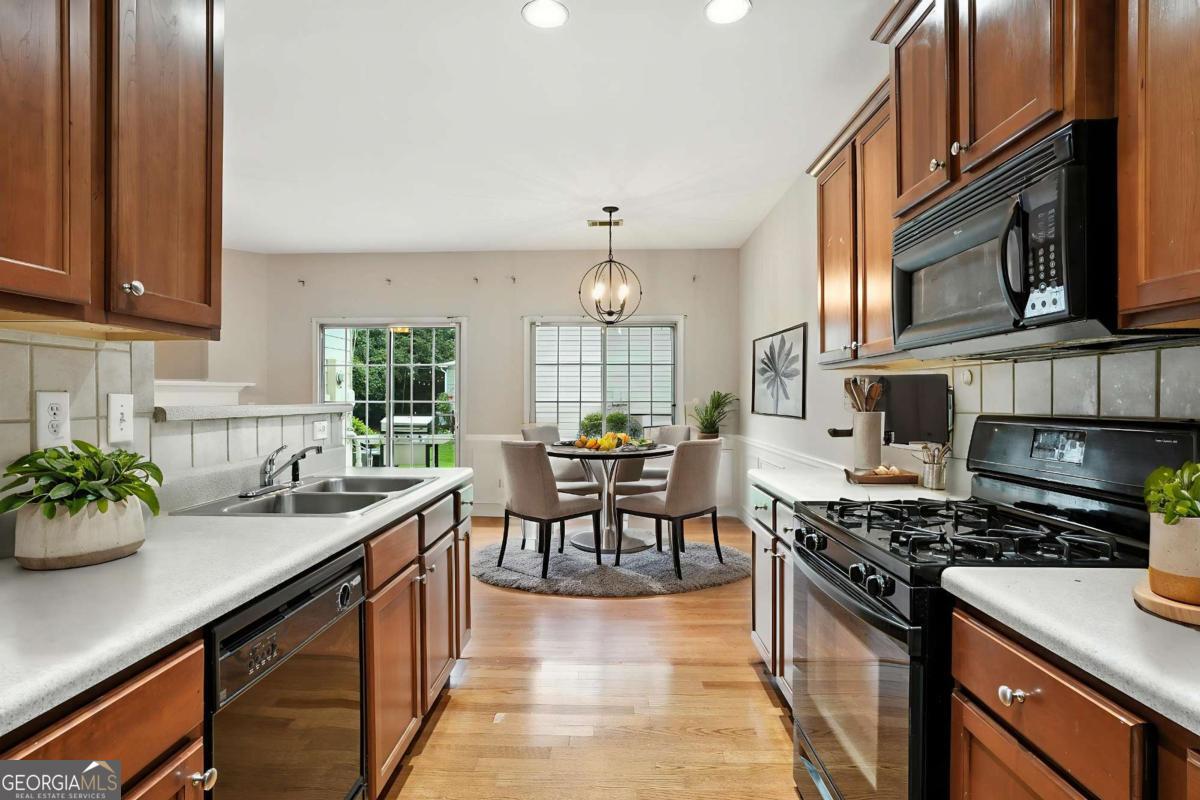 2263 Leicester Way SE