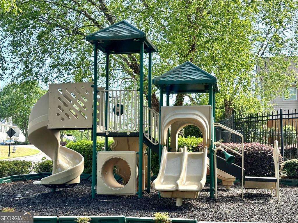 2263 Leicester Way SE