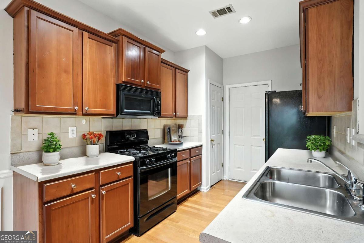 2263 Leicester Way SE