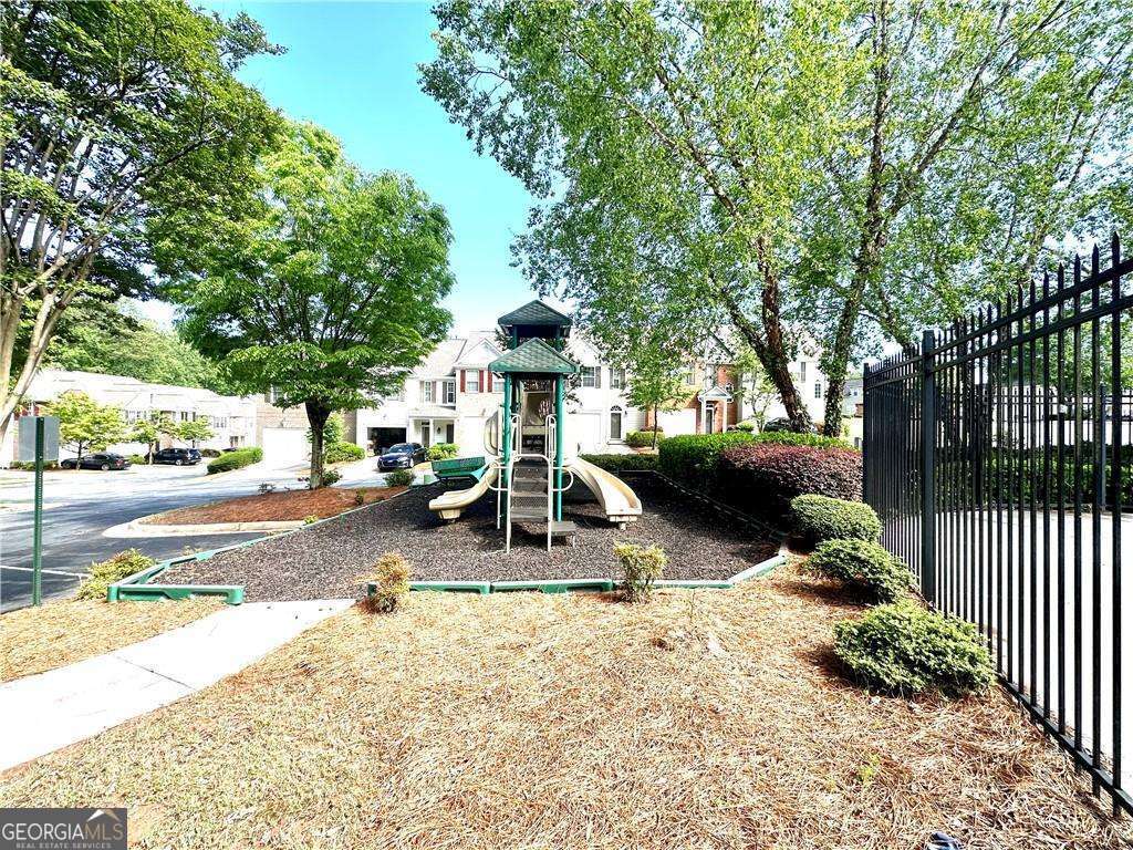 2263 Leicester Way SE