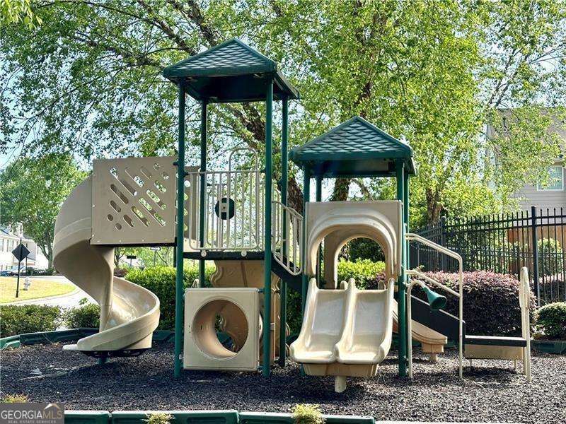 2263 Leicester Way SE