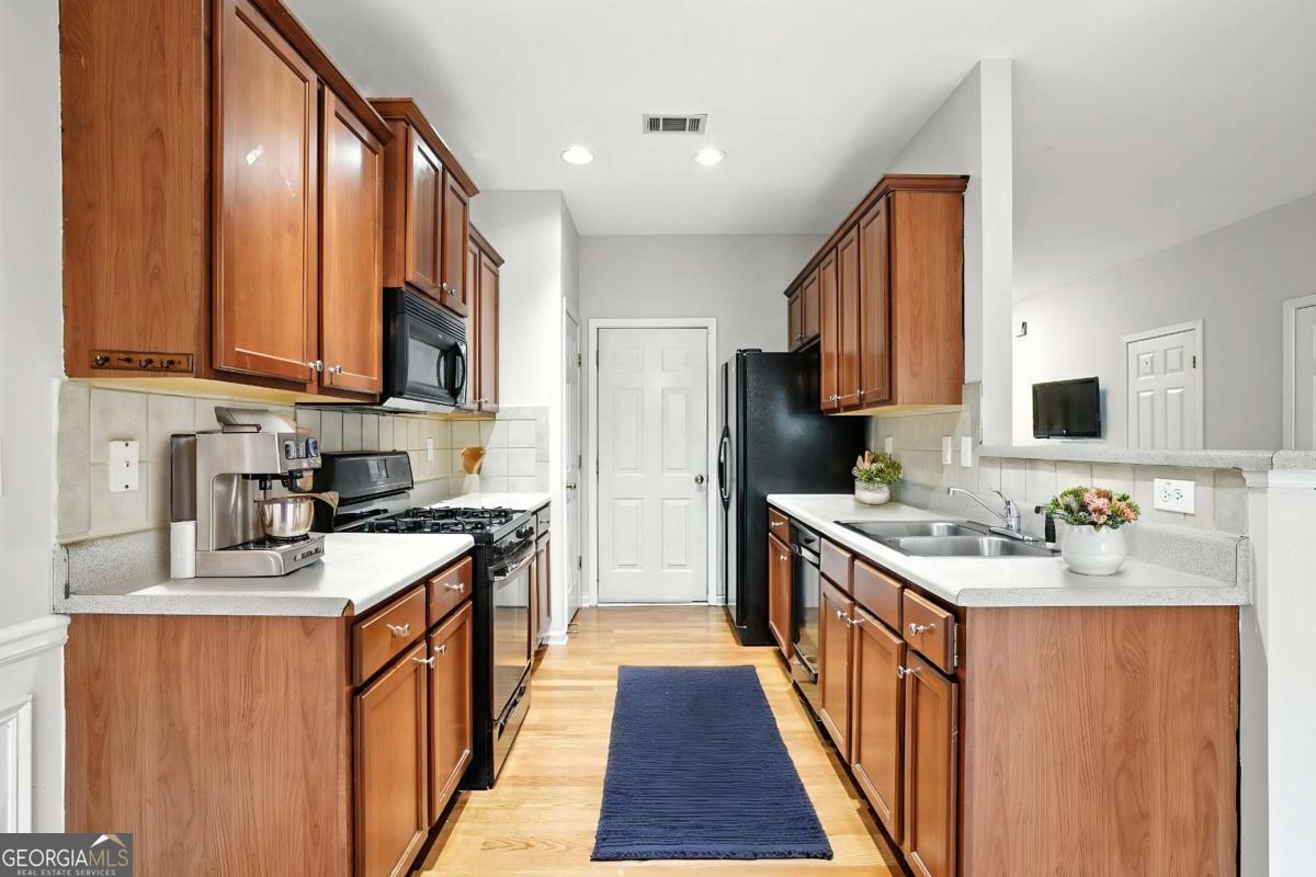 2263 Leicester Way SE