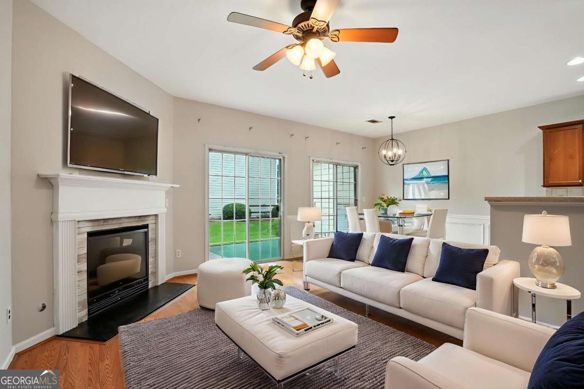 2263 Leicester Way SE