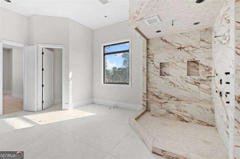 124 Woodlawn Drive NE