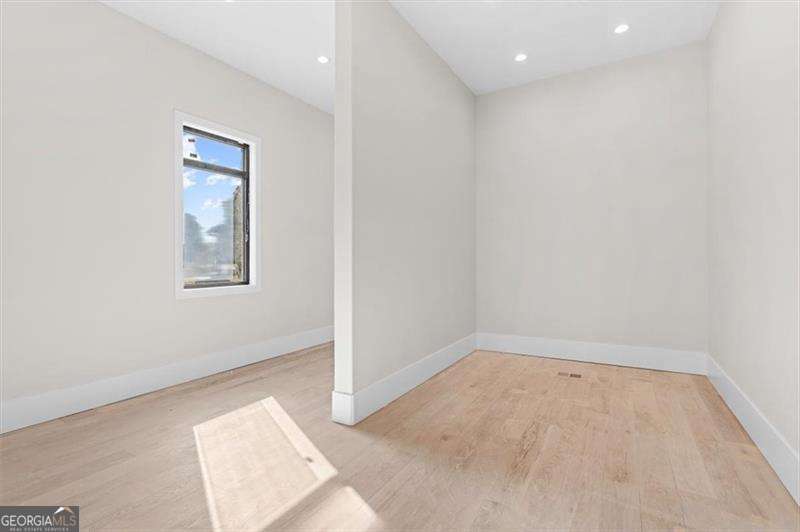 124 Woodlawn Drive NE