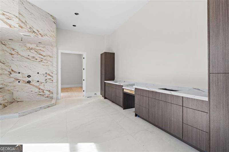 124 Woodlawn Drive NE