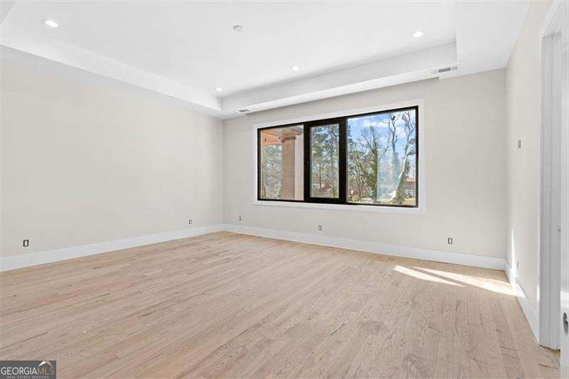 124 Woodlawn Drive NE