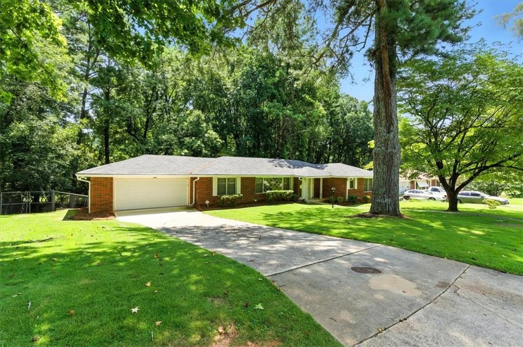 893 Woodmere Drive NW