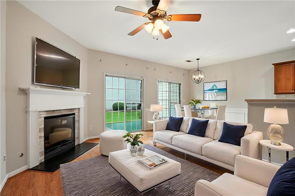 2263 Leicester Way SE