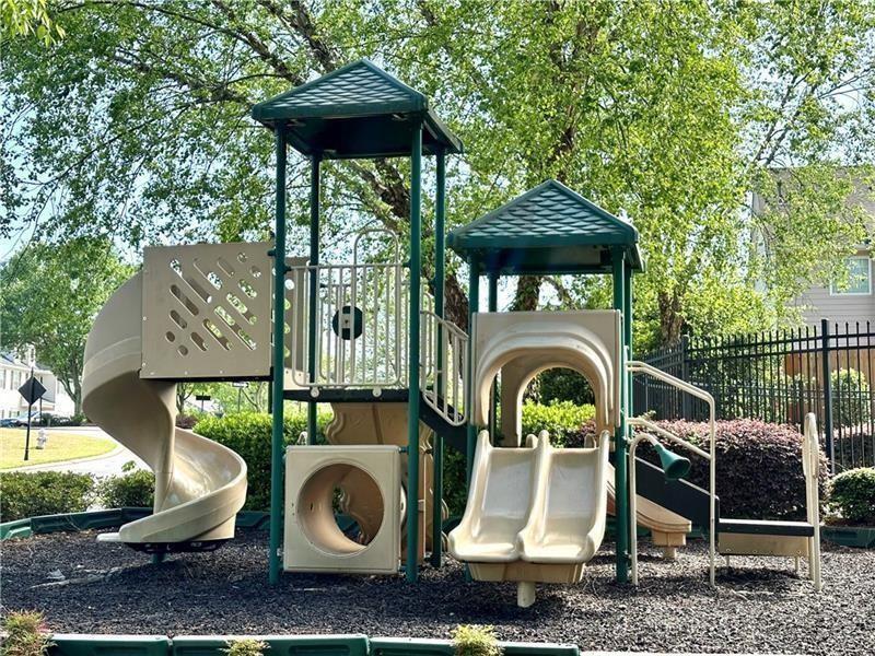 2263 Leicester Way SE