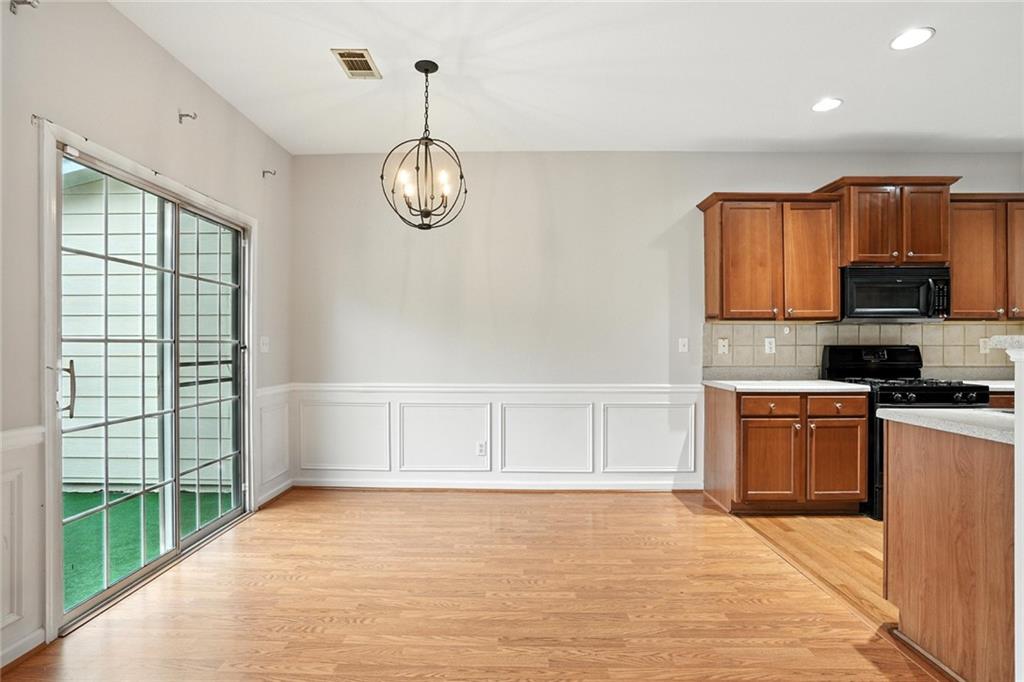 2263 Leicester Way SE