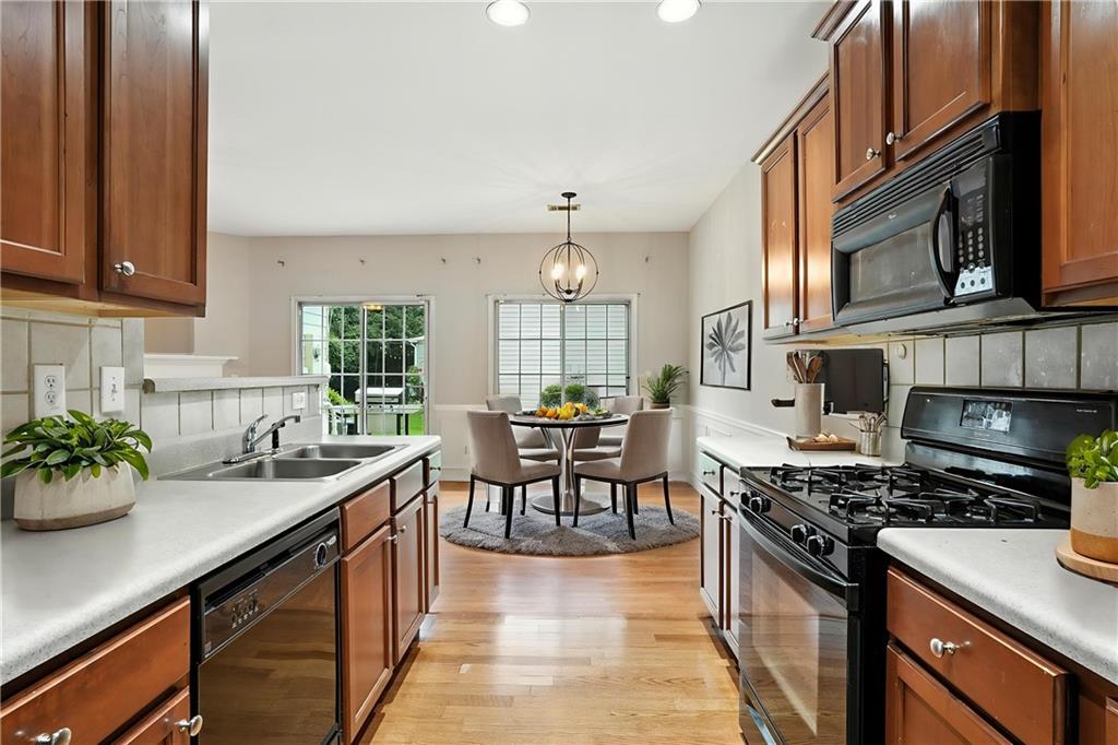 2263 Leicester Way SE