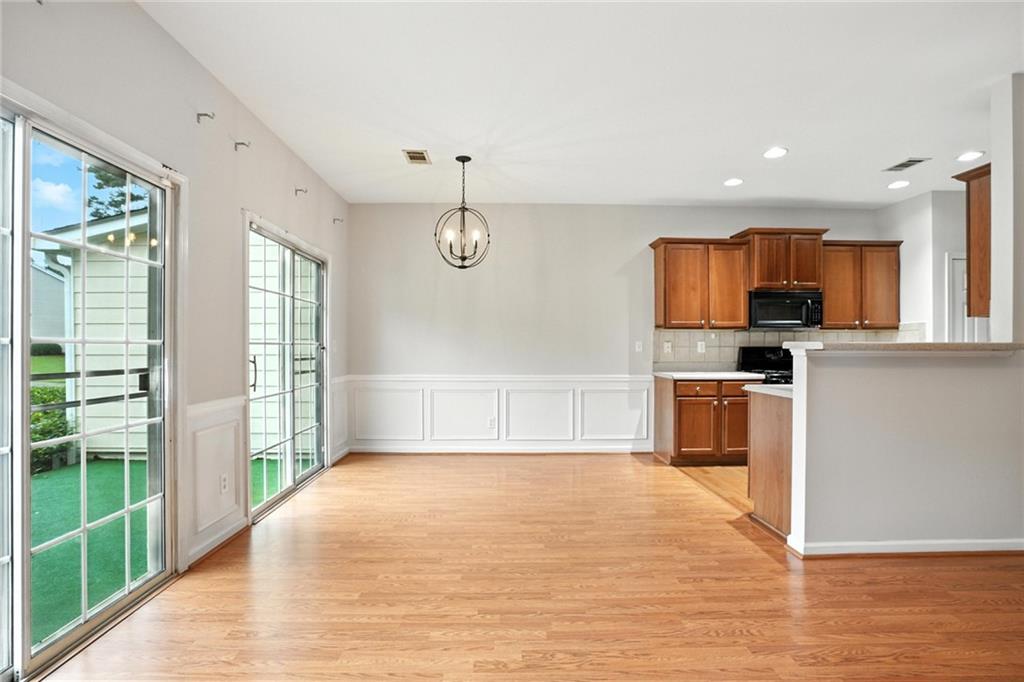 2263 Leicester Way SE