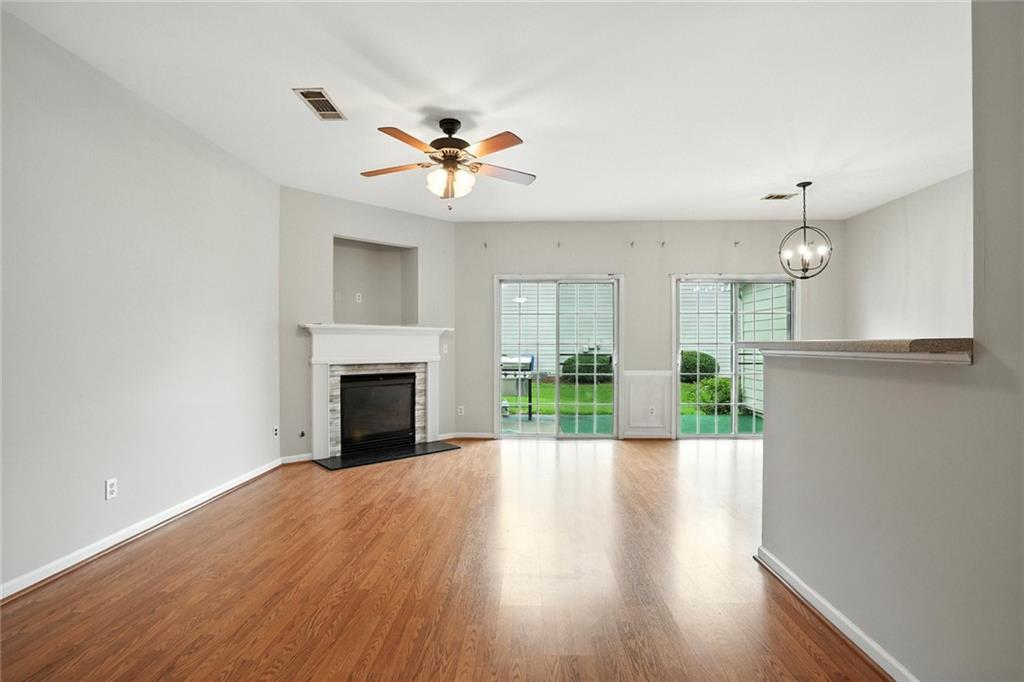 2263 Leicester Way SE