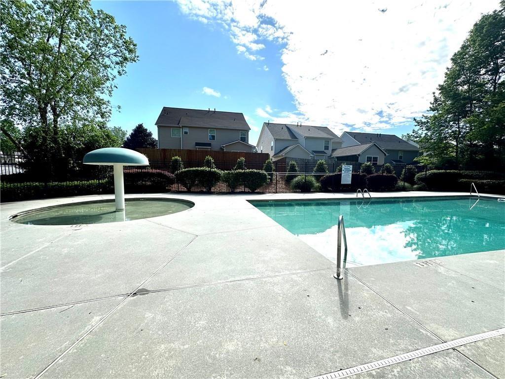 2263 Leicester Way SE