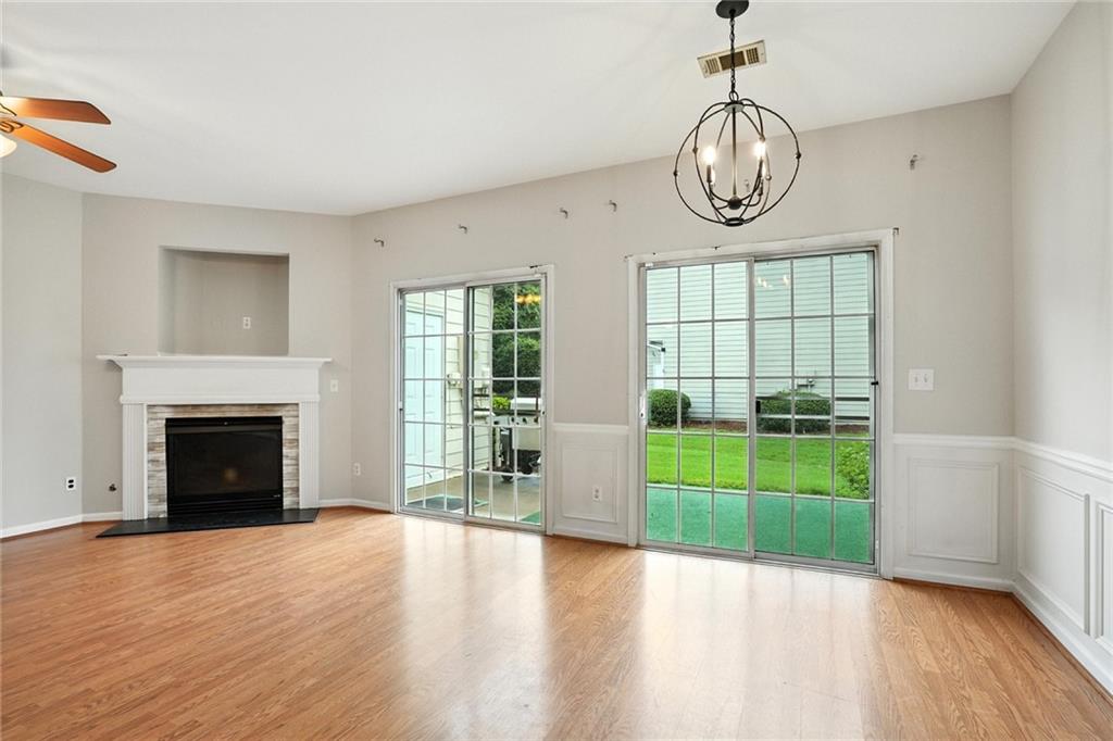 2263 Leicester Way SE