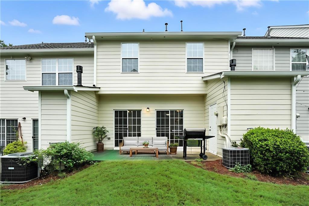 2263 Leicester Way SE