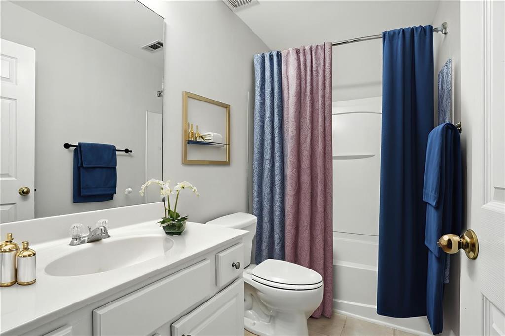 2263 Leicester Way SE