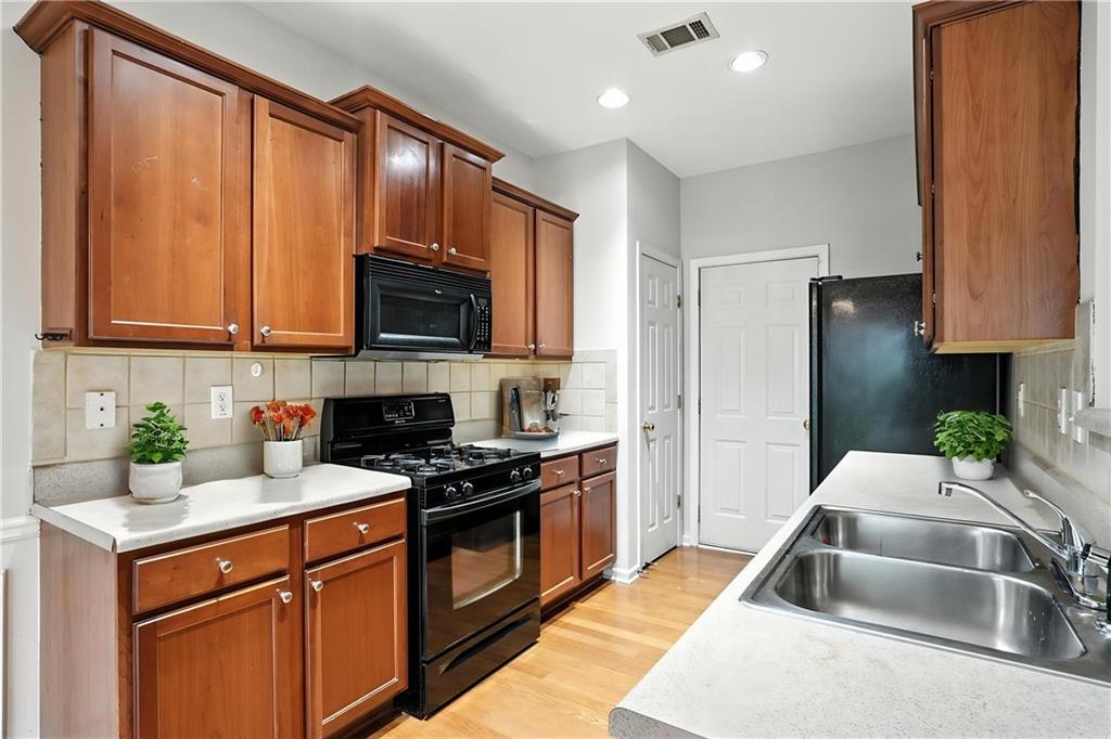 2263 Leicester Way SE