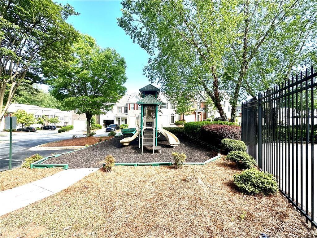 2263 Leicester Way SE