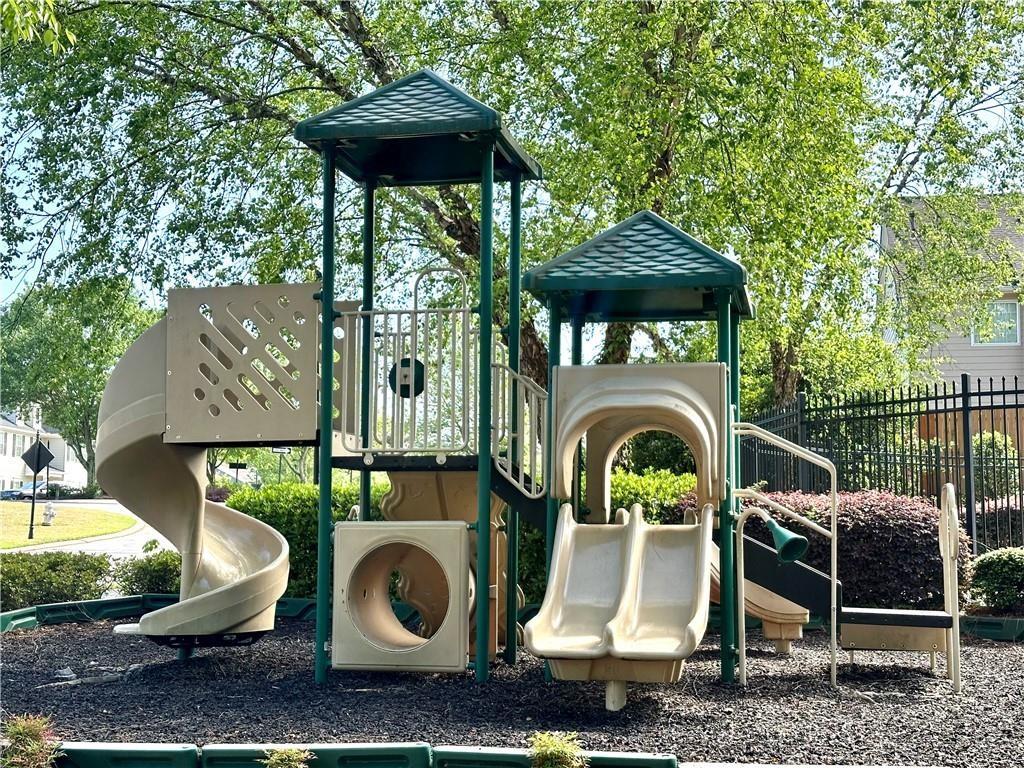 2263 Leicester Way SE