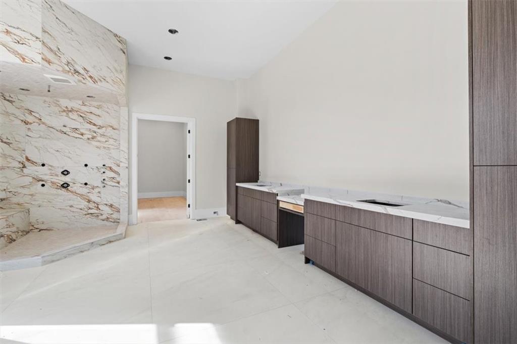 124 Woodlawn Drive NE