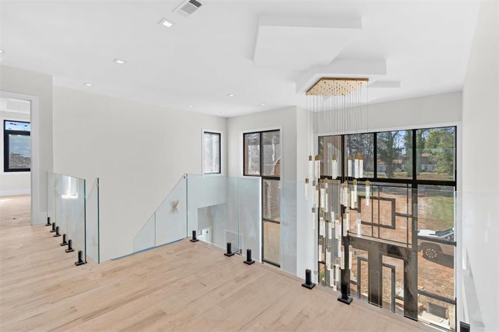 124 Woodlawn Drive NE