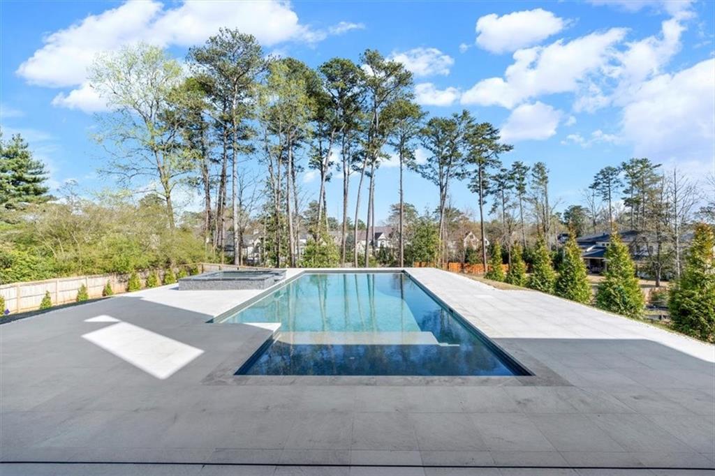 124 Woodlawn Drive NE