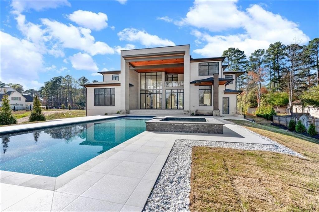 124 Woodlawn Drive NE