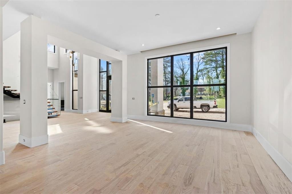 124 Woodlawn Drive NE