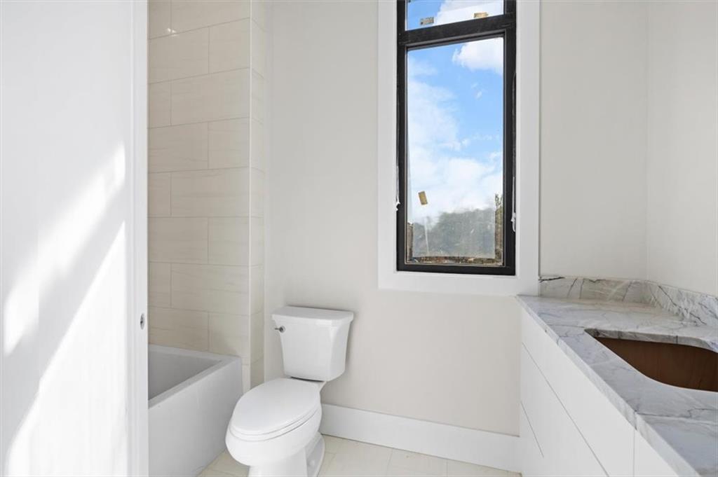 124 Woodlawn Drive NE