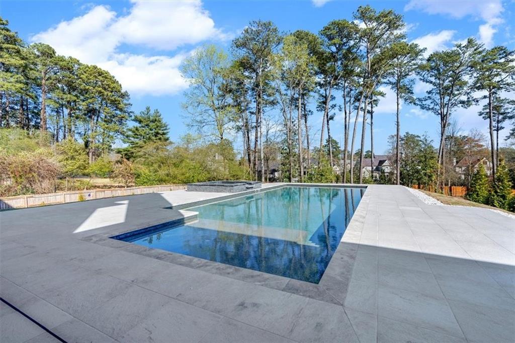 124 Woodlawn Drive NE