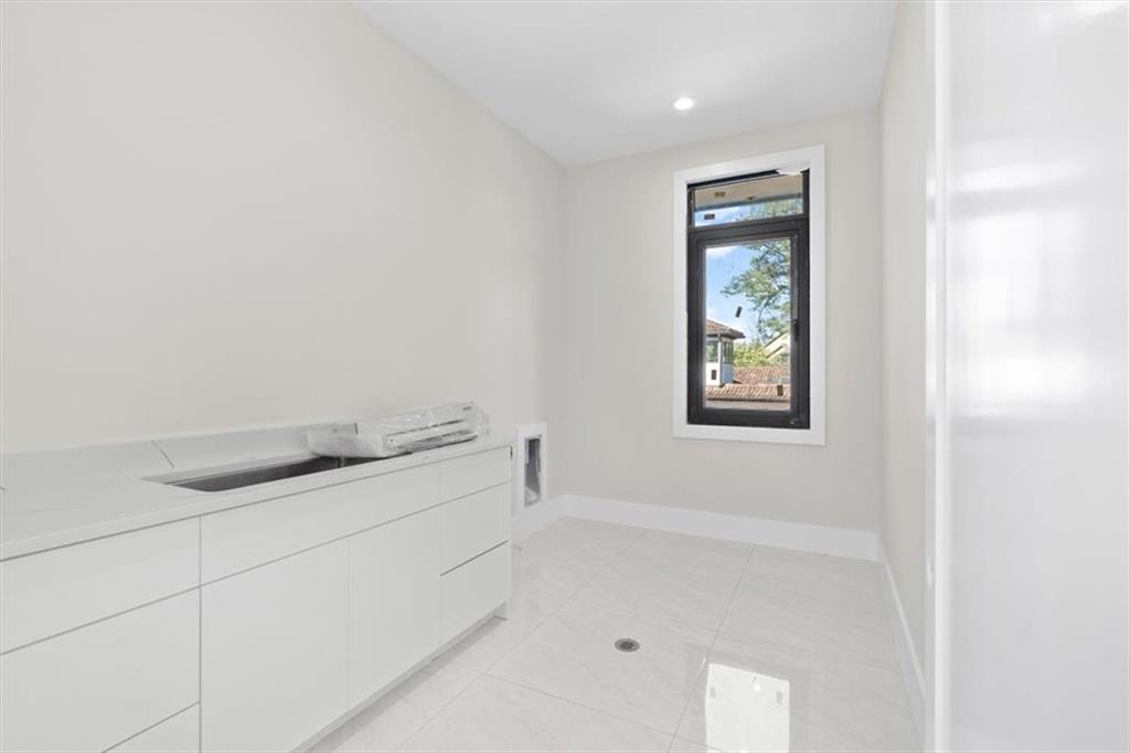 124 Woodlawn Drive NE