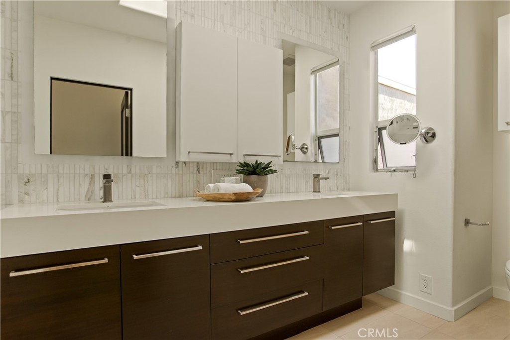 928 Quivera Street
