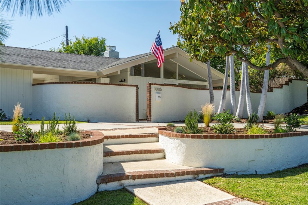 10015 Santa Gertrudes Avenue