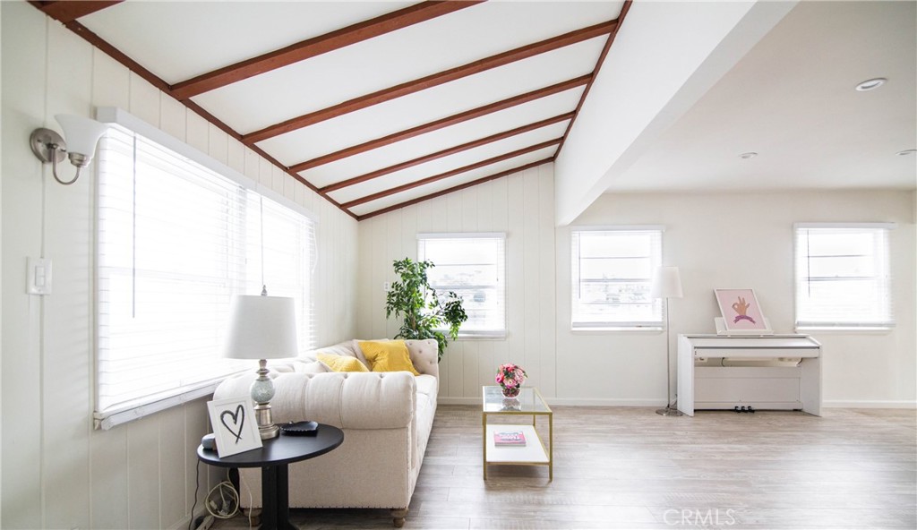 626 Eucalyptus Drive 1/2