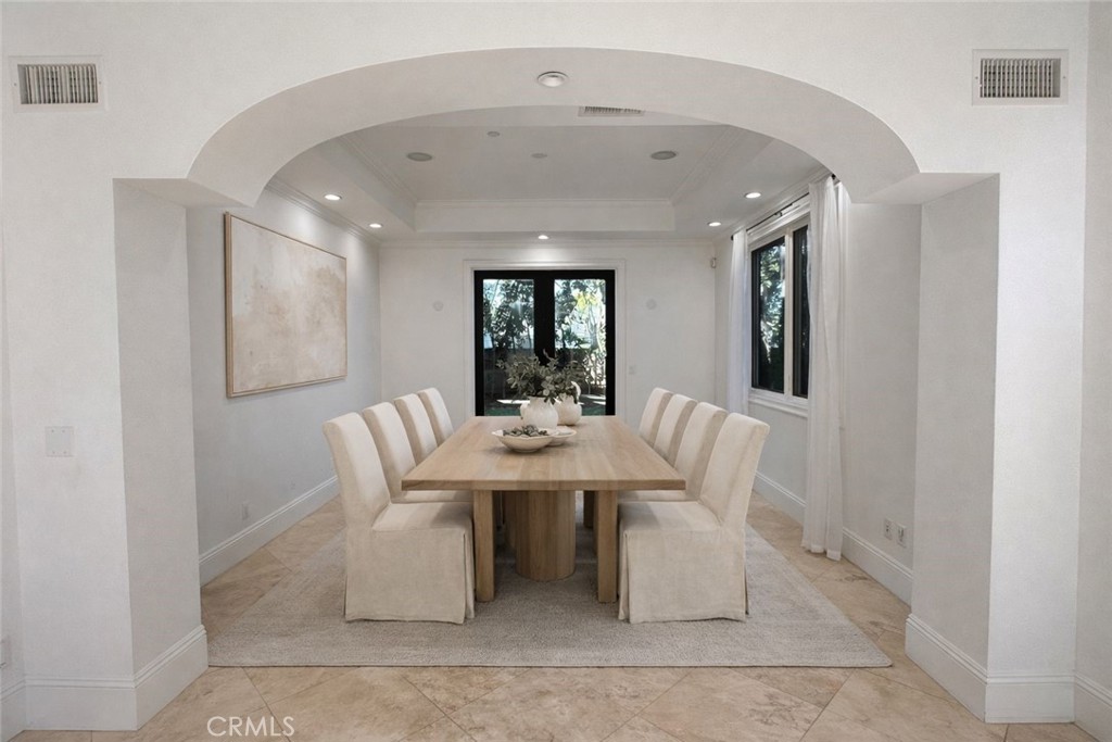 258 Santa Isabel Avenue