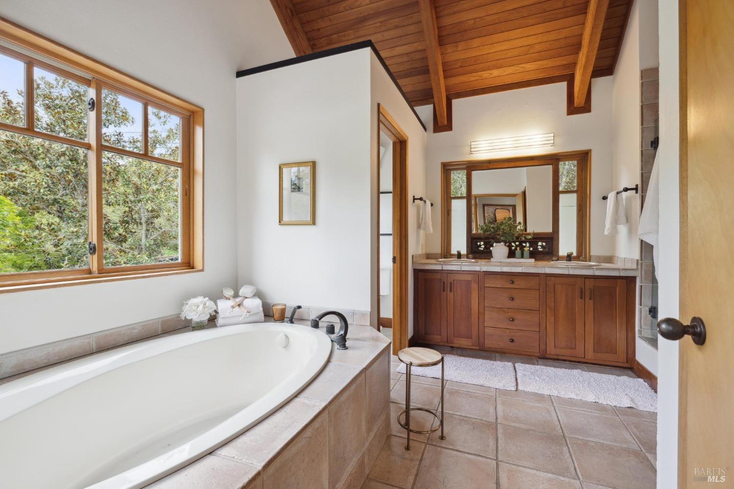 380 San Geronimo Valley Dr