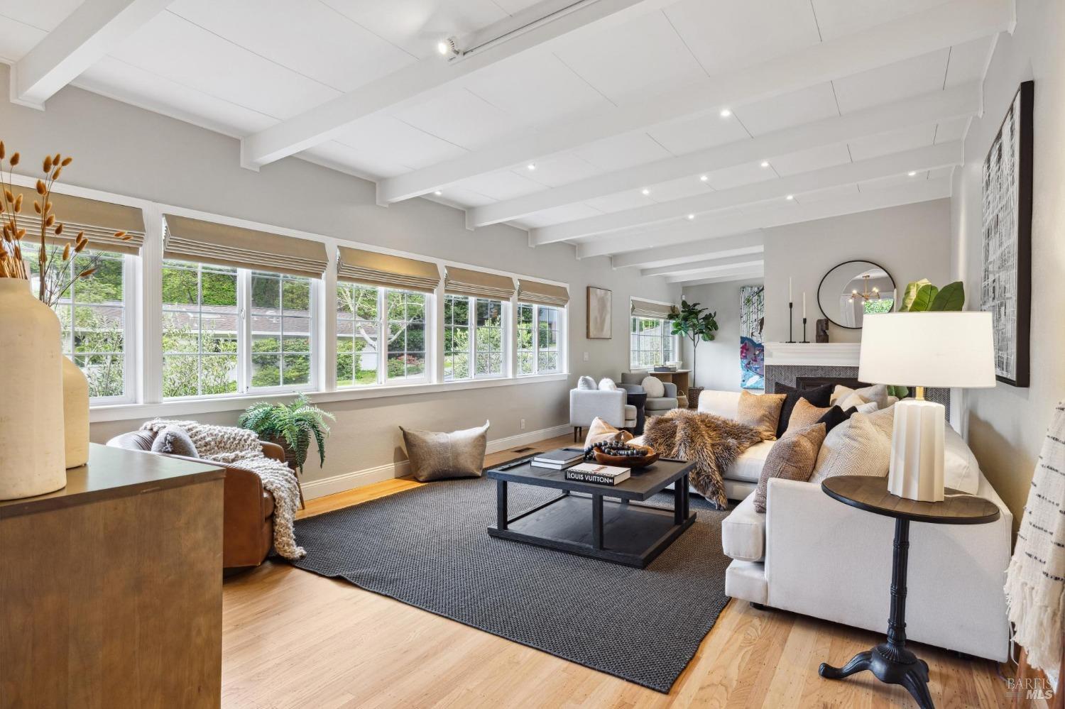 327 Mountain View Ave