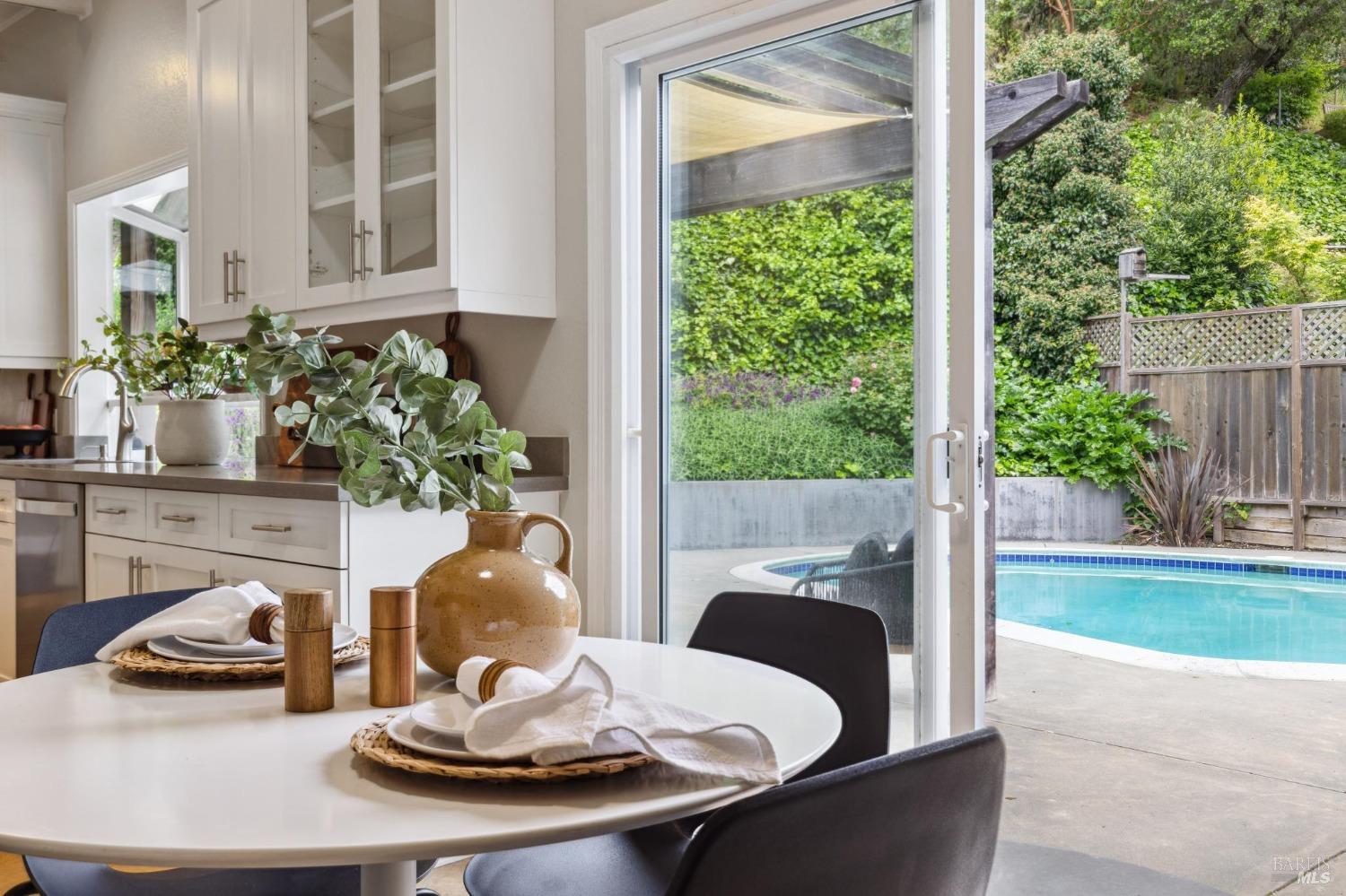 327 Mountain View Ave